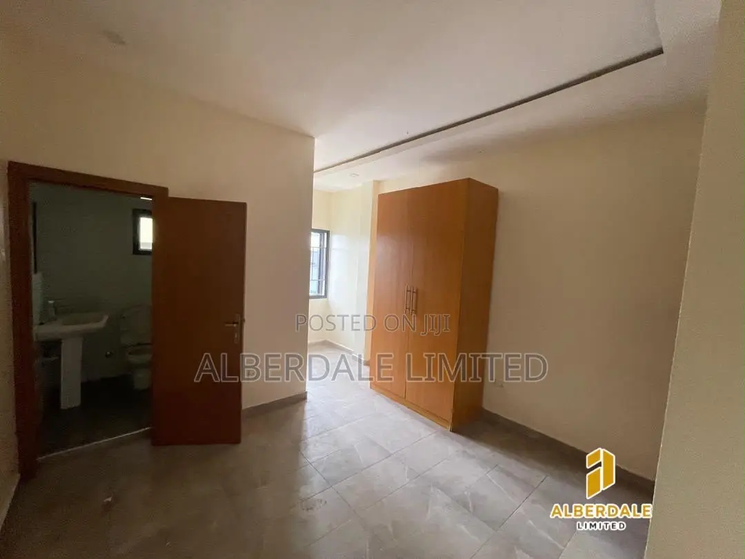 3bdrm Block of Flats in Urban Prime, Ogombo for rent