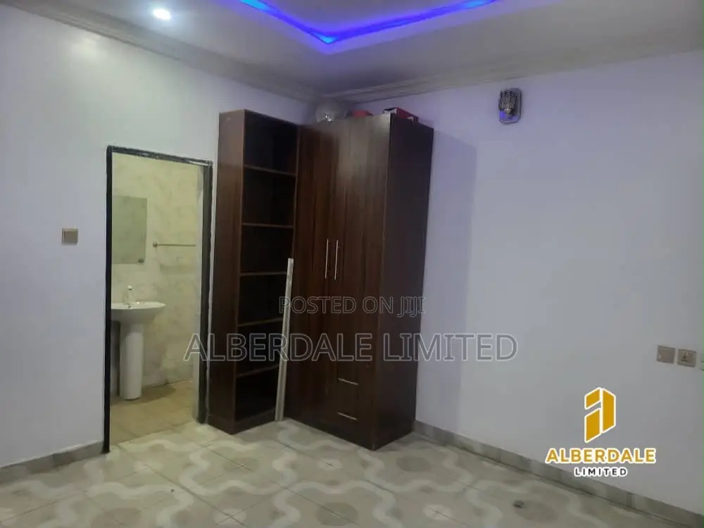 2bdrm Block of Flats in Osapa london for rent