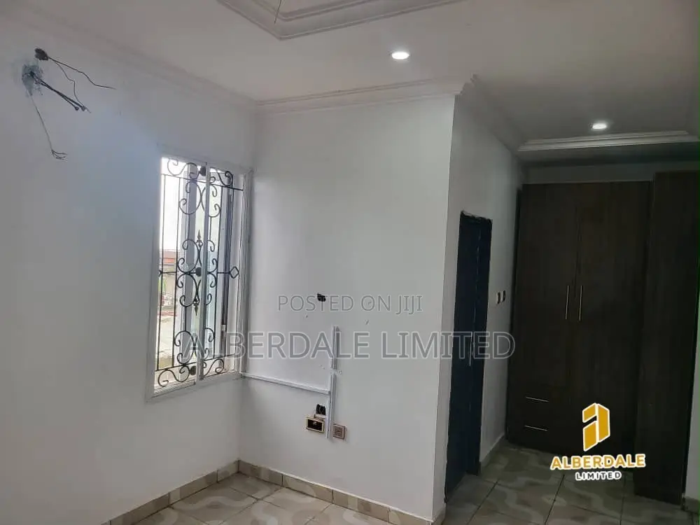 2bdrm Block of Flats in Osapa london for rent