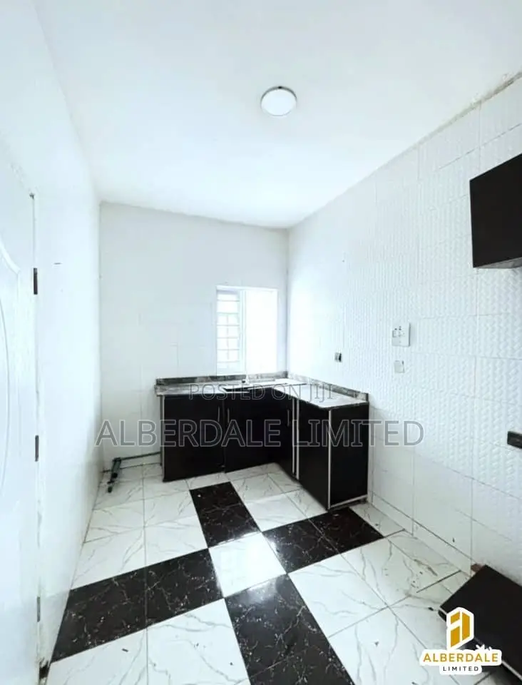 2bdrm Block of Flats in Osapa london for rent
