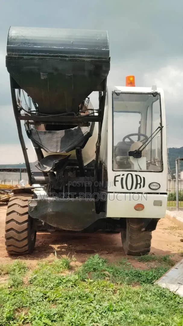 Self Load Mobile Concrete Mixer