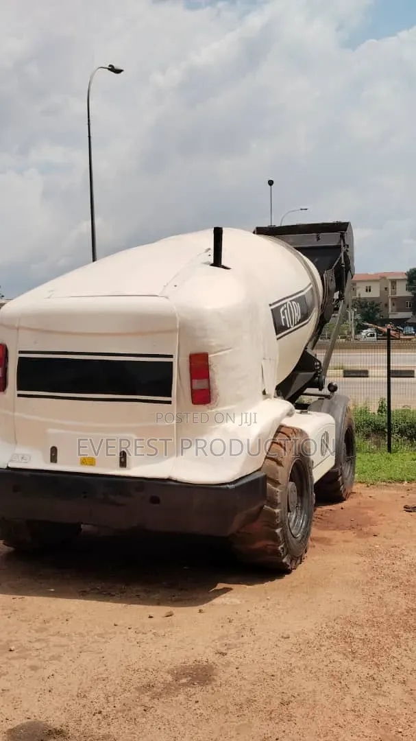 Self Load Mobile Concrete Mixer