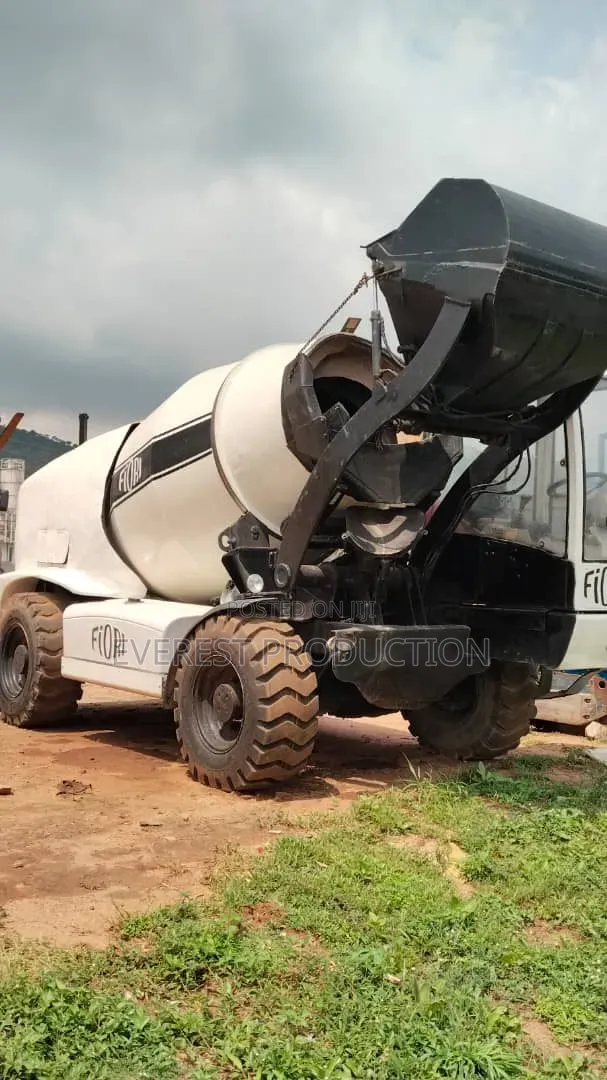 Self Load Mobile Concrete Mixer