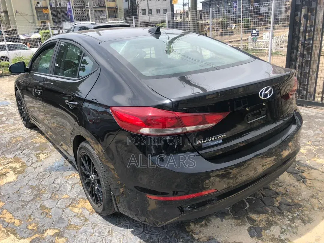 Hyundai Elantra 2017 Black