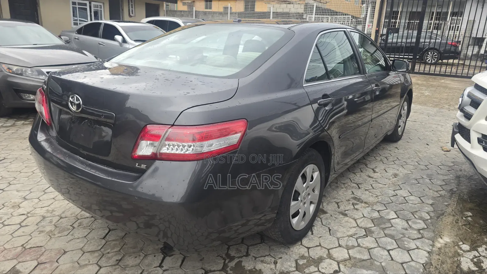 Toyota Camry LE 4dr Sedan (2.5L 4cyl 6AM) 2010 Gray