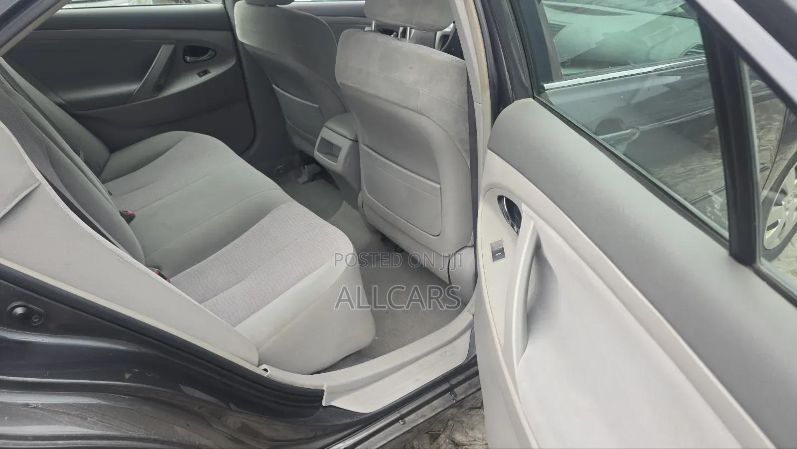 Toyota Camry LE 4dr Sedan (2.5L 4cyl 6AM) 2010 Gray