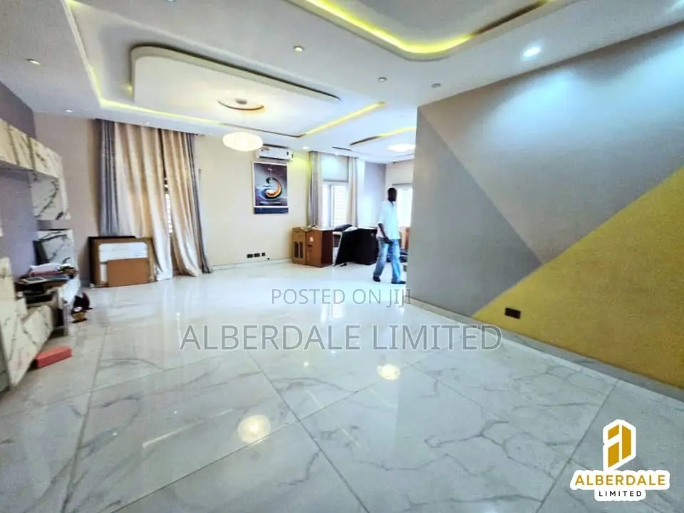 5bdrm House in Ikota for rent