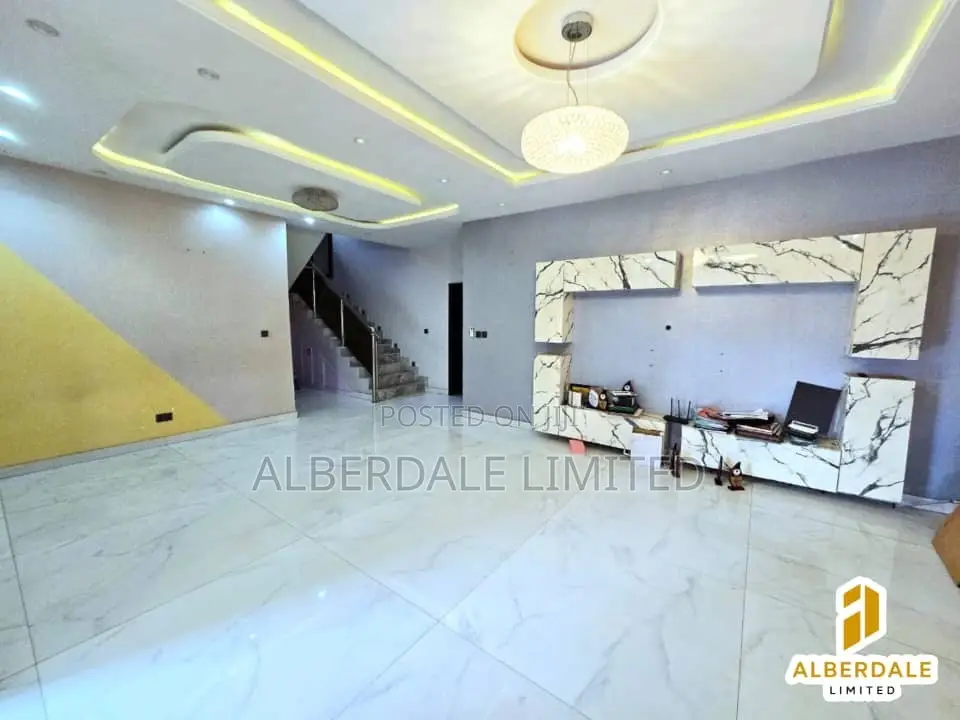 5bdrm House in Ikota for rent