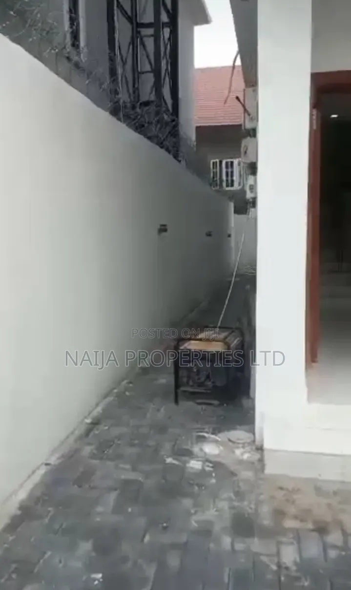 4bdrm Duplex in Sunview Estate, Sangotedo for sale
