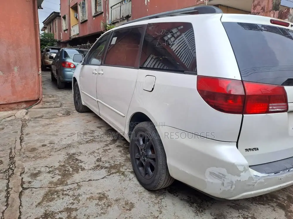 Toyota Sienna XLE AWD 2005 White