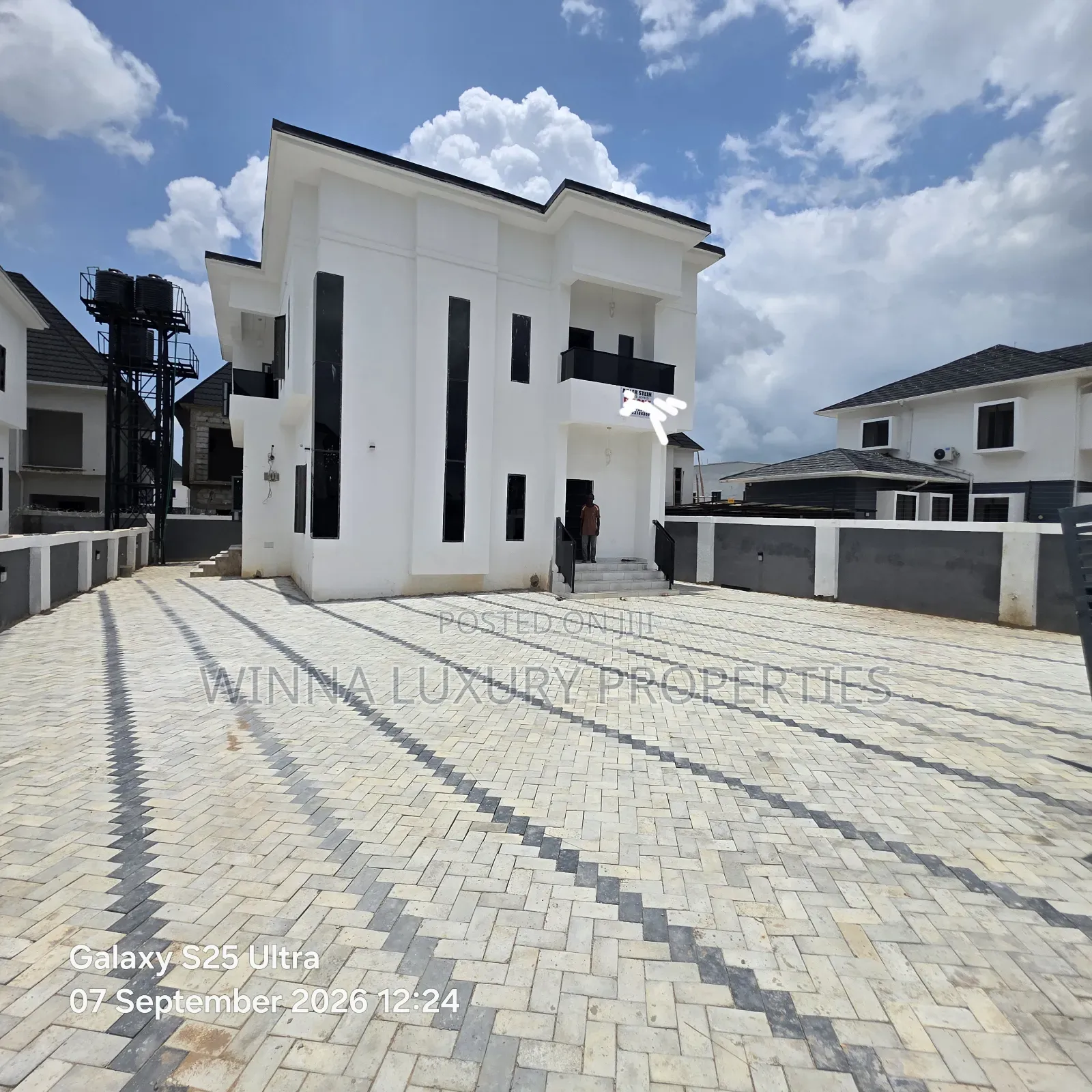 5bdrm Duplex in Around Jedo Axis, Lugbe District for sale