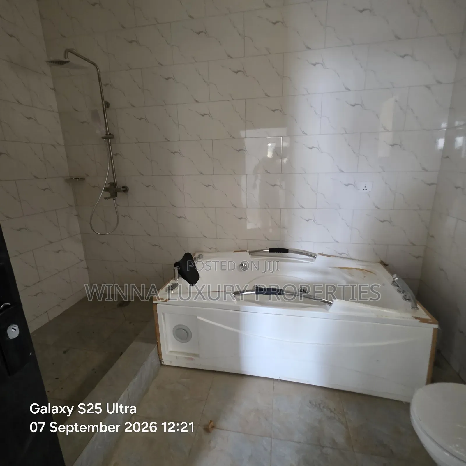 5bdrm Duplex in Around Jedo Axis, Lugbe District for sale