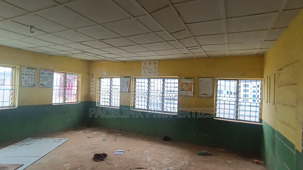 3bdrm Block of Flats in Ayobo for sale