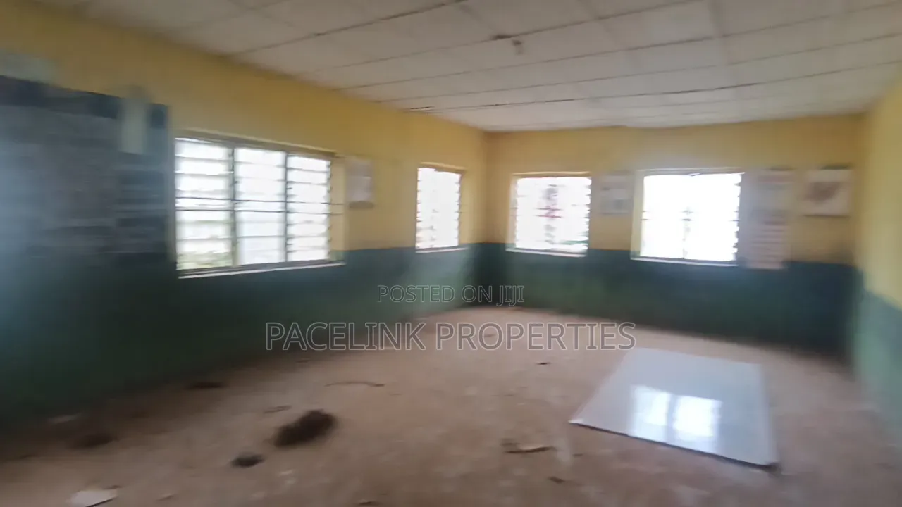 3bdrm Block of Flats in Ayobo for sale