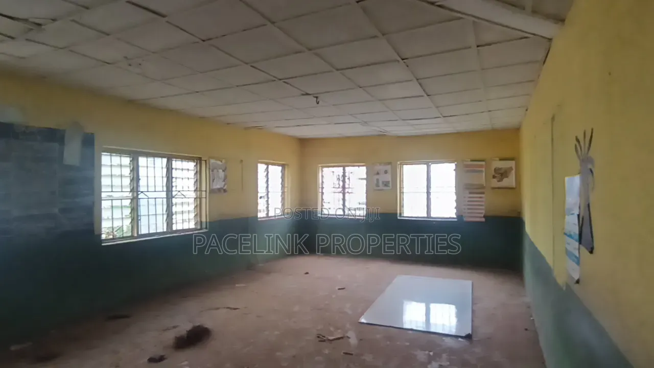 3bdrm Block of Flats in Ayobo for sale