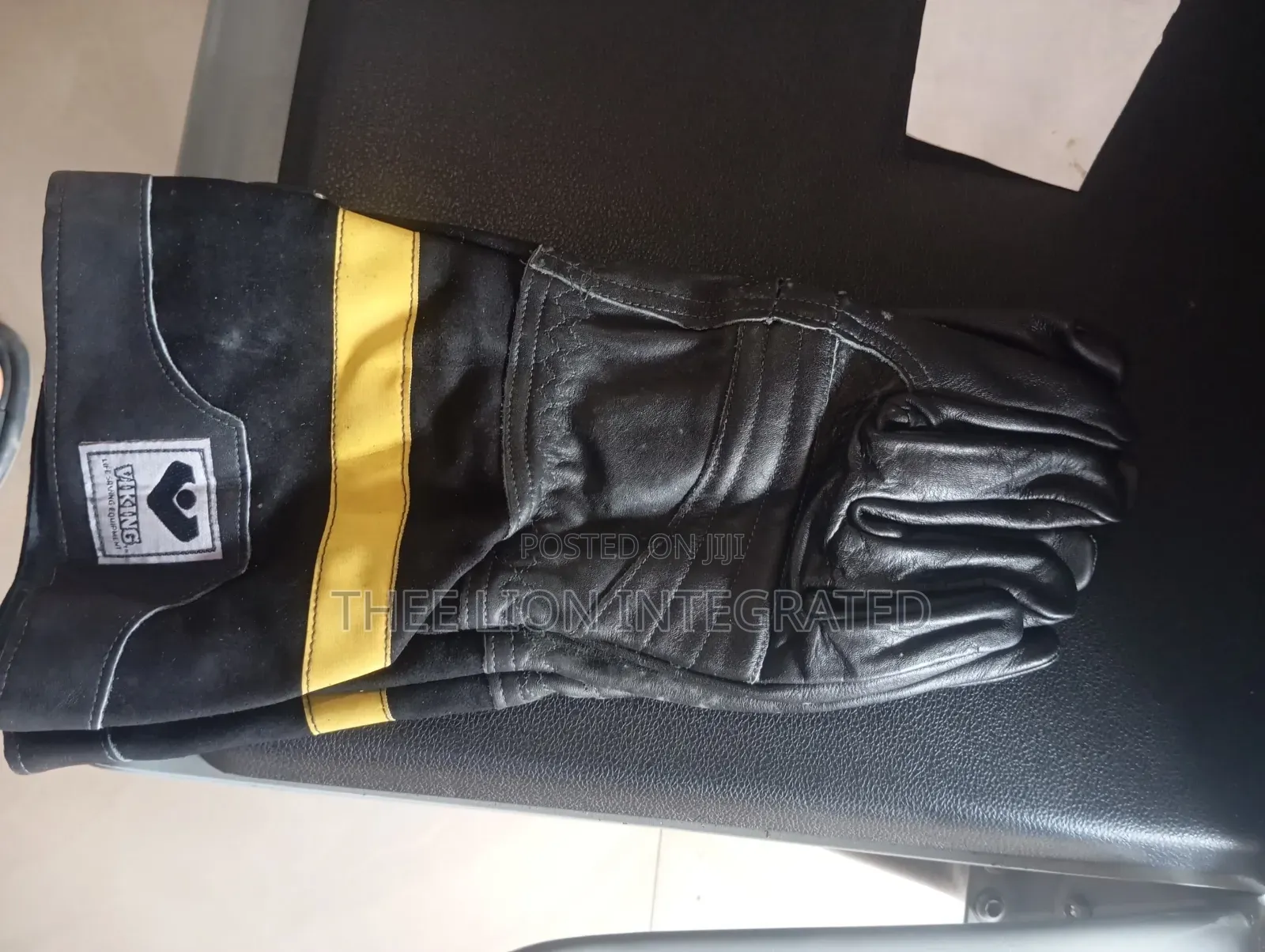 VIKING Life-Saving Equipment Structural Firefighter Gloves