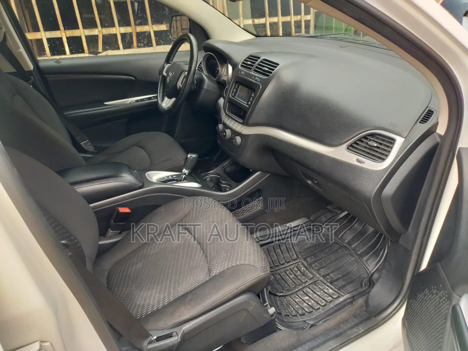 Dodge Caravan 2015 White