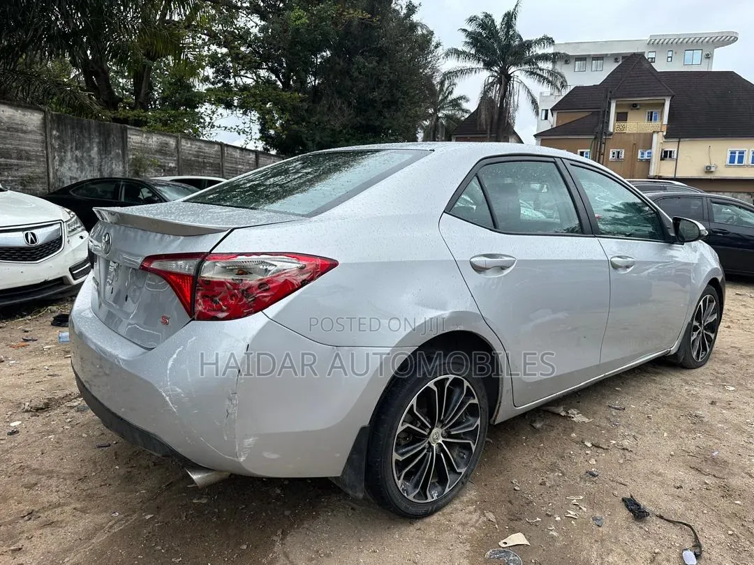 Toyota Corolla S Plus 4dr Sedan (1.8L 4cyl CVT) 2015 Silver