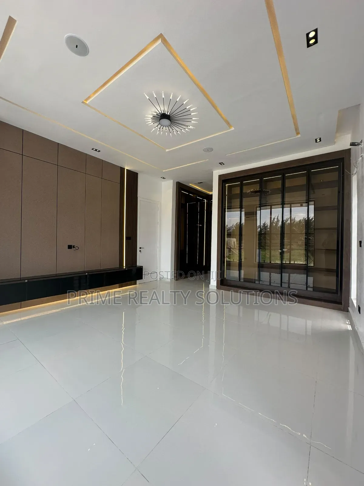 5bdrm Duplex in Ikota for sale