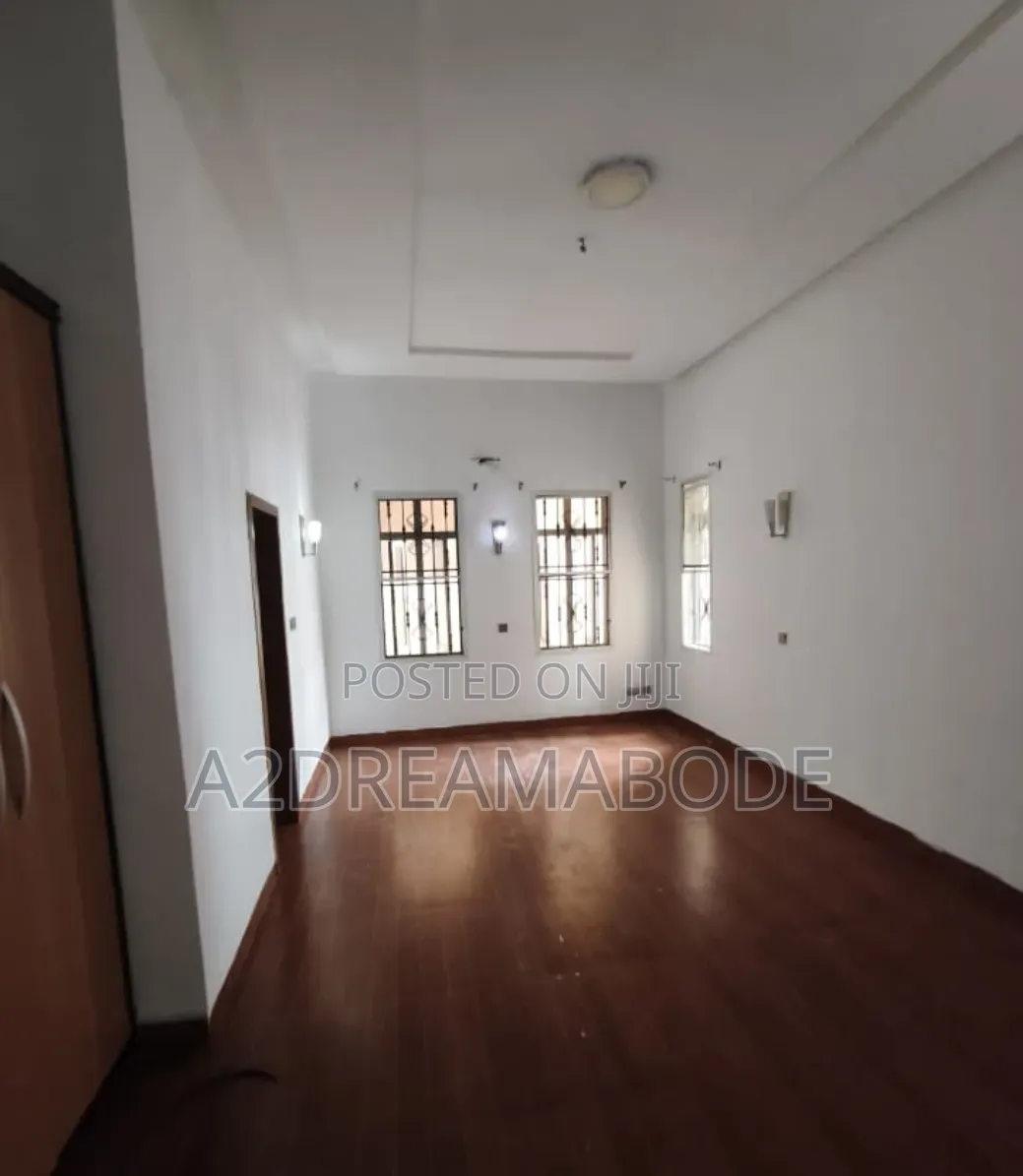 3bdrm Apartment in Ikeja for rent