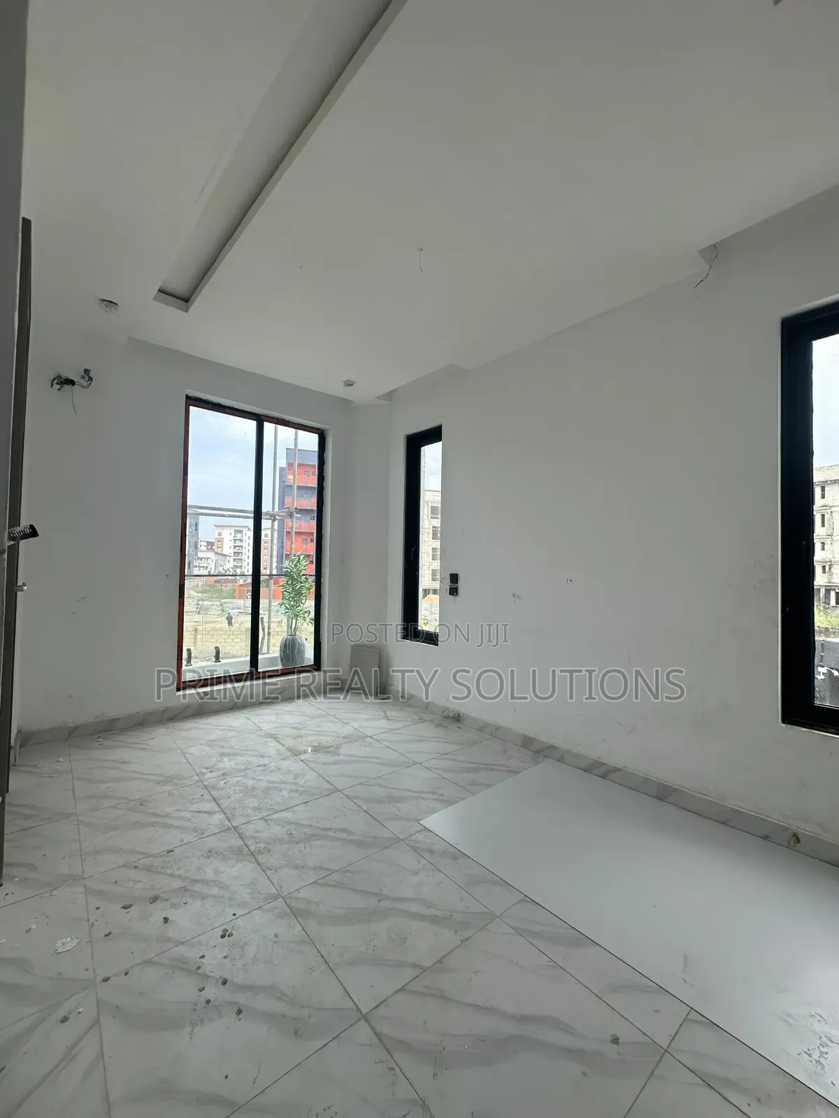 3bdrm Apartment in Lekki Phase 1 for sale