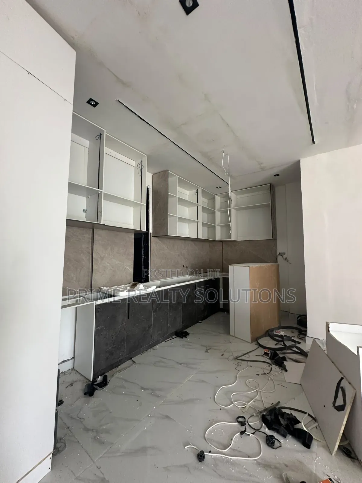 3bdrm Apartment in Lekki Phase 1 for sale