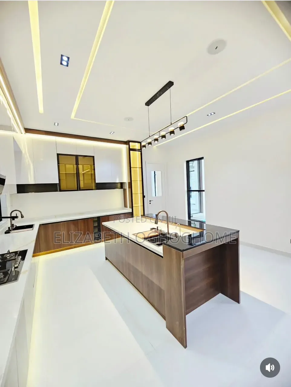 5bdrm Duplex in Ikota for sale