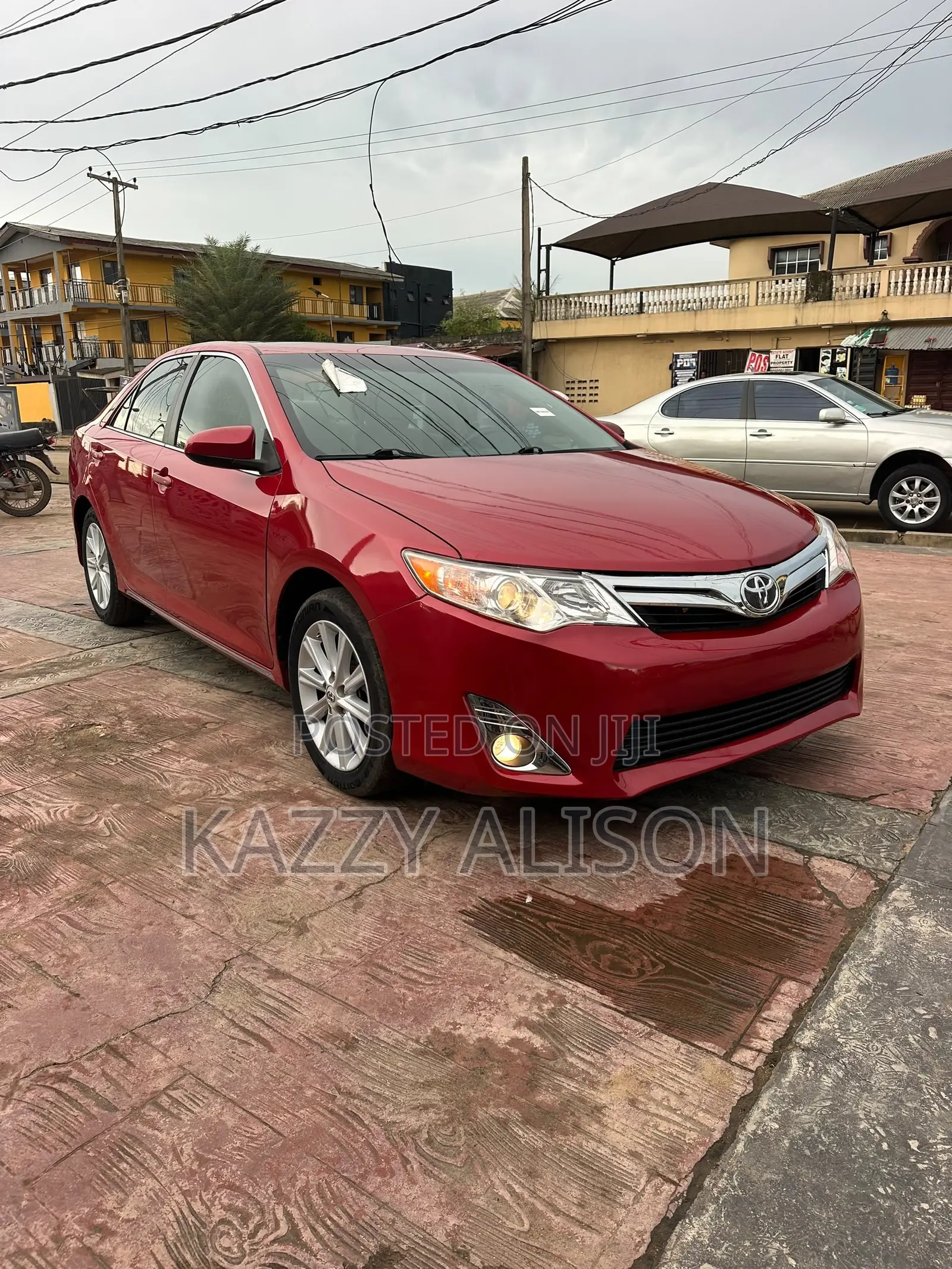 Toyota Camry XLE 4dr Sedan (2.5L 4cyl 6A) 2012 Red