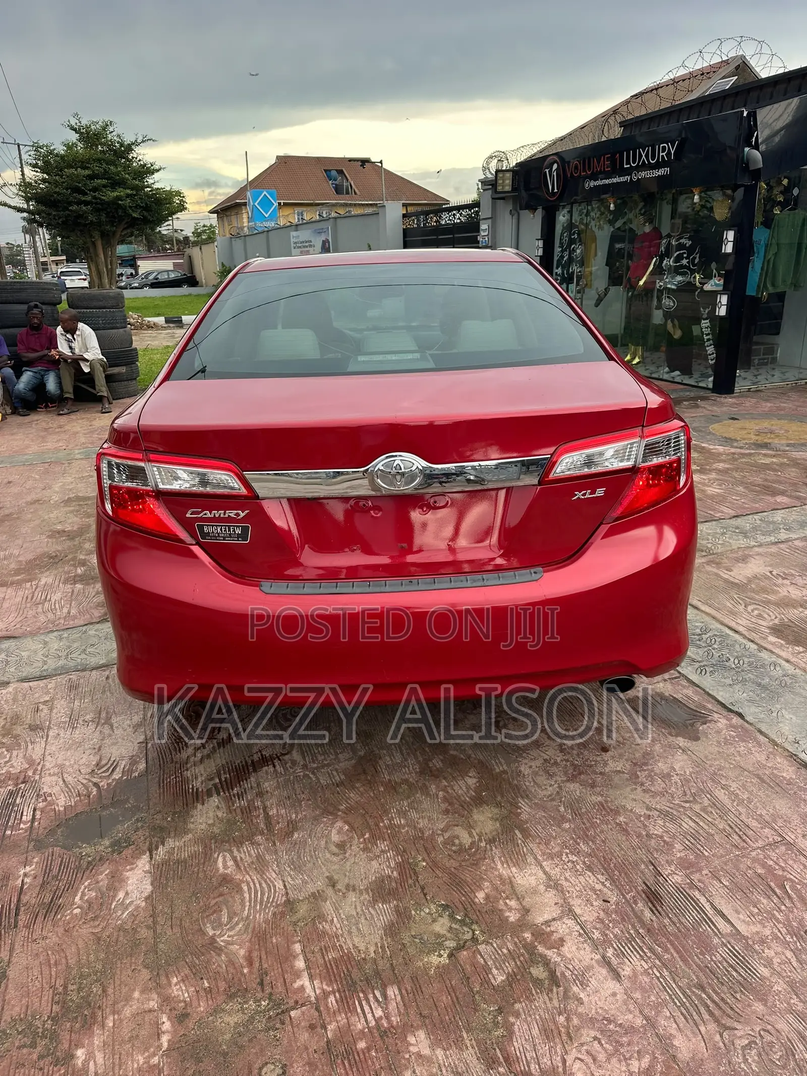 Toyota Camry XLE 4dr Sedan (2.5L 4cyl 6A) 2012 Red