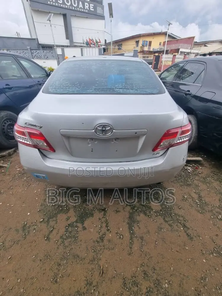 Toyota Camry LE 4dr Sedan (2.5L 4cyl 6AM) 2010 Silver