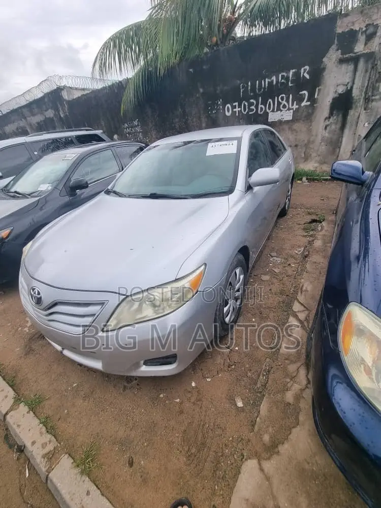 Toyota Camry LE 4dr Sedan (2.5L 4cyl 6AM) 2010 Silver
