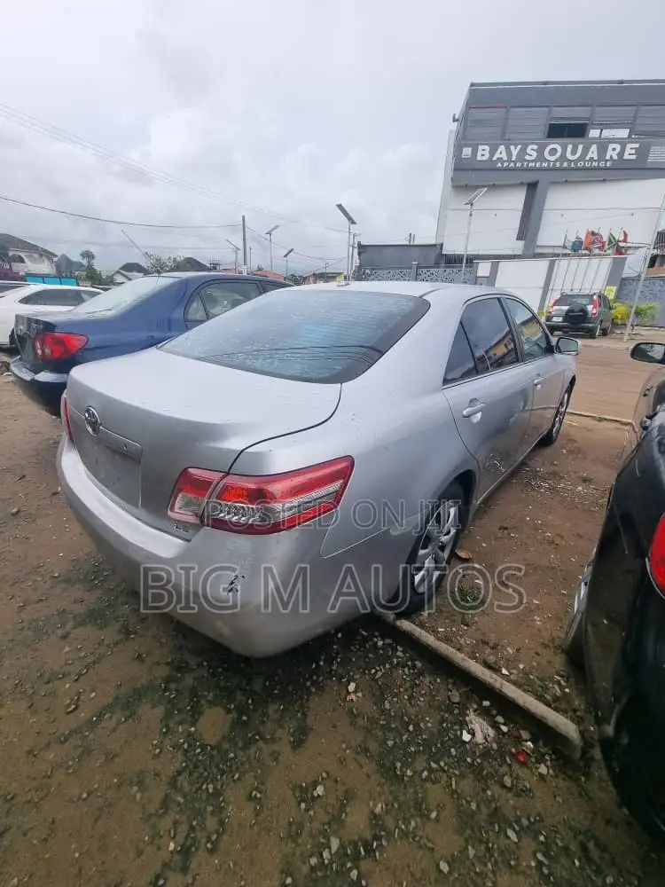 Toyota Camry LE 4dr Sedan (2.5L 4cyl 6AM) 2010 Silver