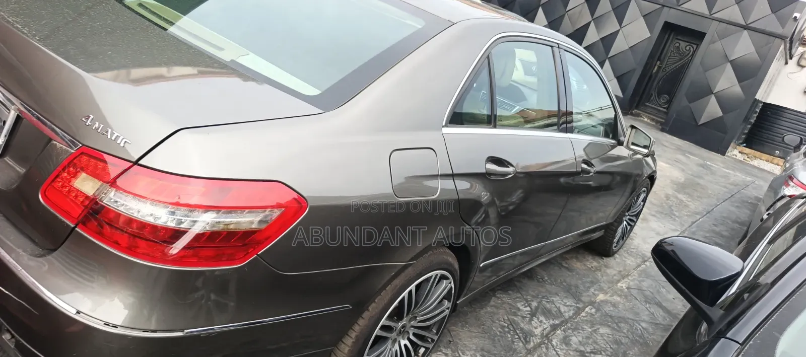 Mercedes-Benz E350 Base 4Matic Sedan AWD (3.5L 6cyl 7A) 2011 Gold