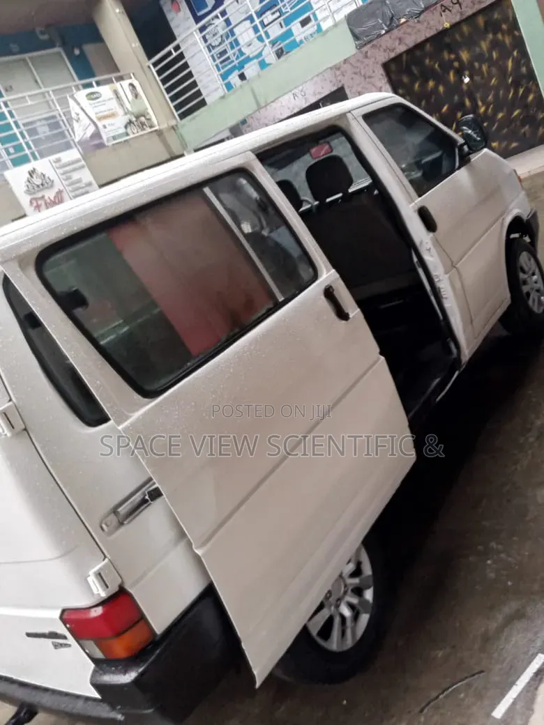 Volkswagen Golf 2004 White