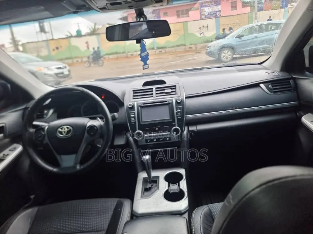 Toyota Camry LE 4dr Sedan (2.5L 4cyl 6A) 2012 Silver