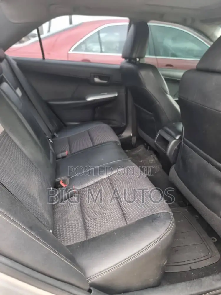 Toyota Camry LE 4dr Sedan (2.5L 4cyl 6A) 2012 Silver