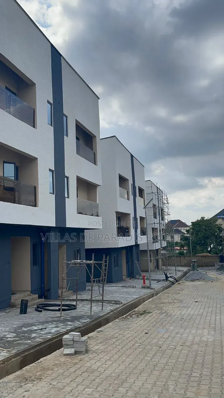 5bdrm Duplex in Villas De Paradis, Durumi for sale