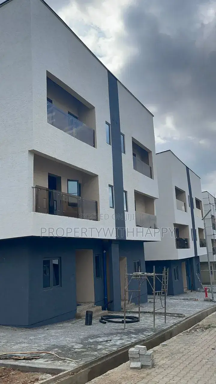 5bdrm Duplex in Villas De Paradis, Durumi for sale