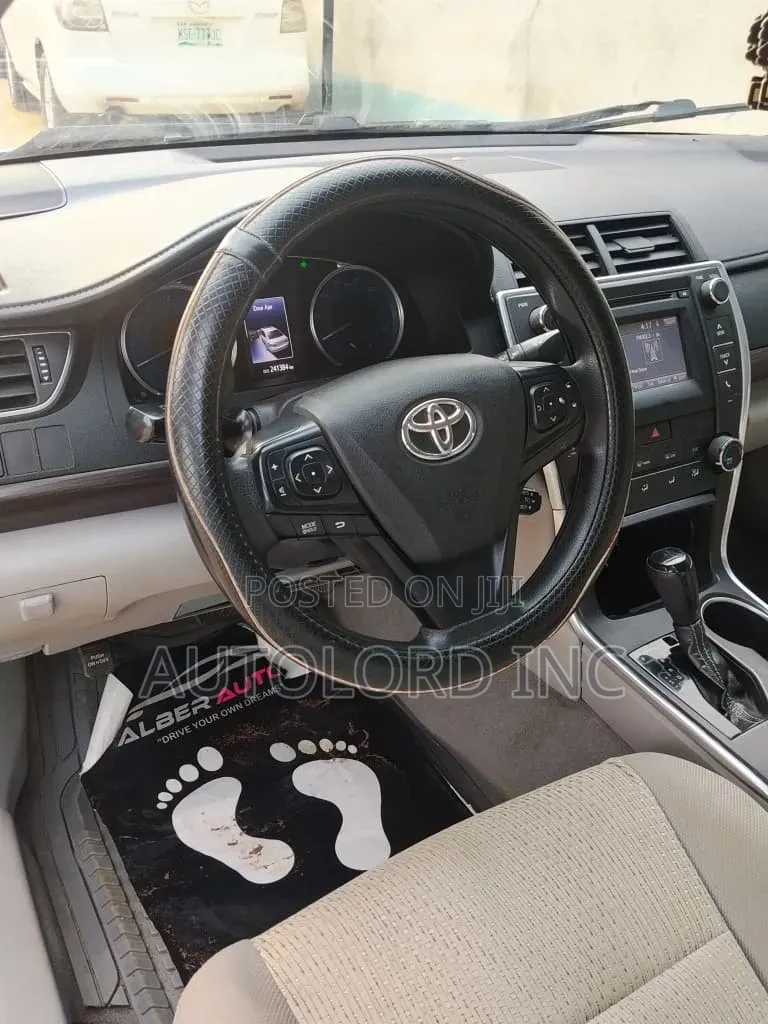 Toyota Camry LE 4dr Sedan (2.5L 4cyl 6A) 2016 White