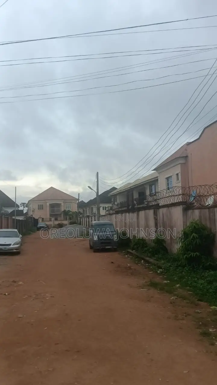 3bdrm Apartment in Amapep Estatr, Iseri Olofin for sale
