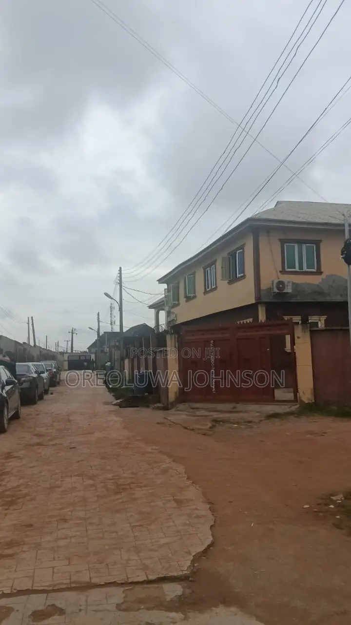 3bdrm Apartment in Amapep Estatr, Iseri Olofin for sale