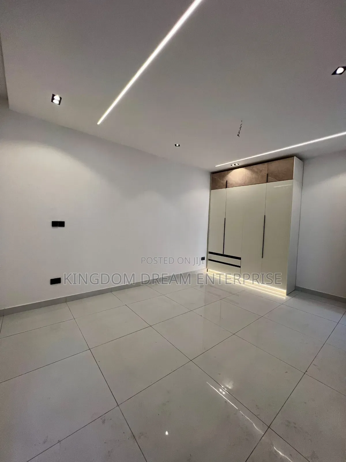 3bdrm Apartment in Lekki Phase 1 Lagos for sale