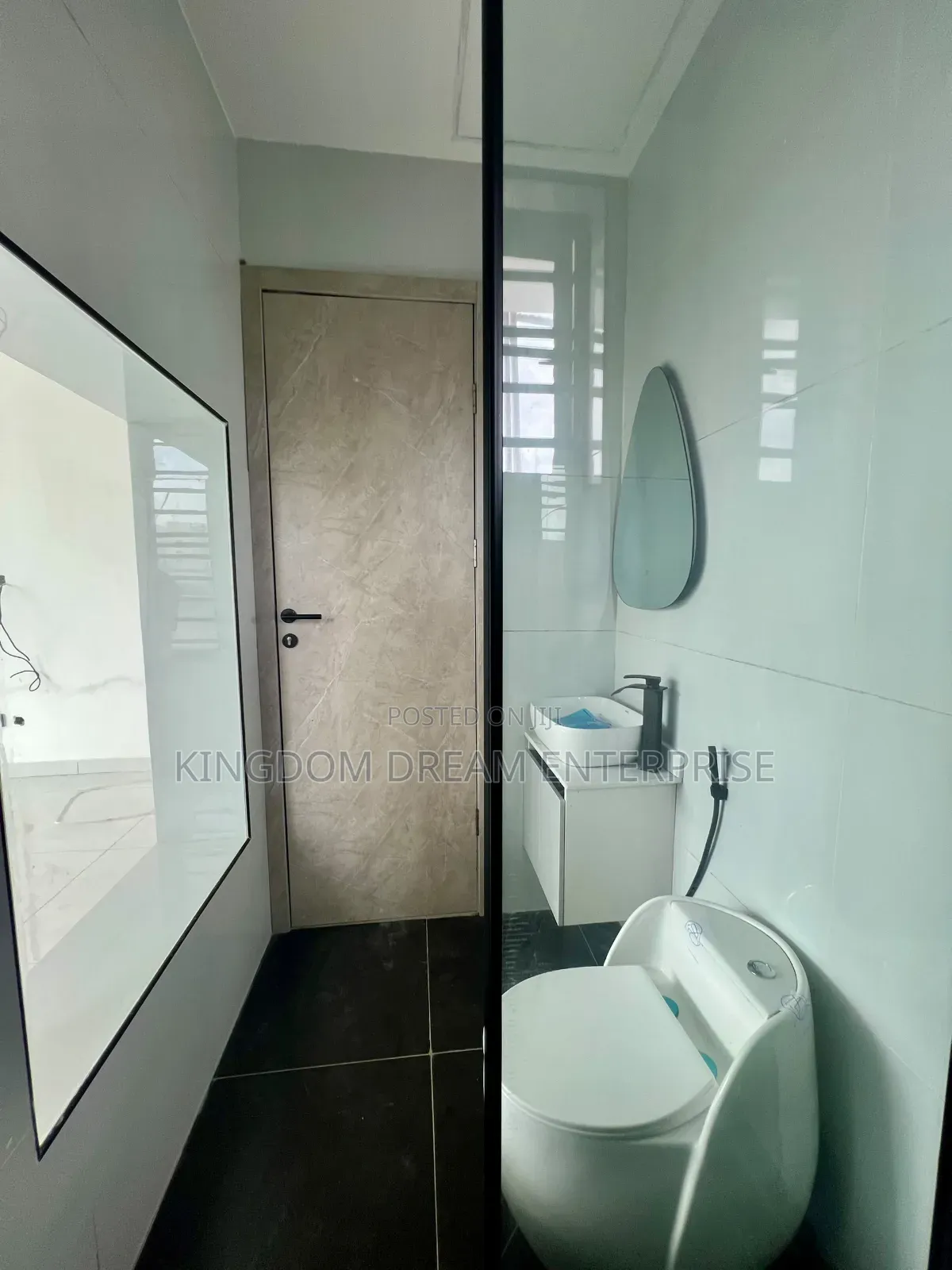 3bdrm Apartment in Lekki Phase 1 Lagos for sale
