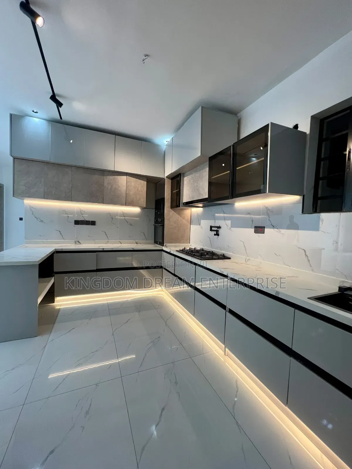 3bdrm Apartment in Lekki Phase 1 Lagos for sale