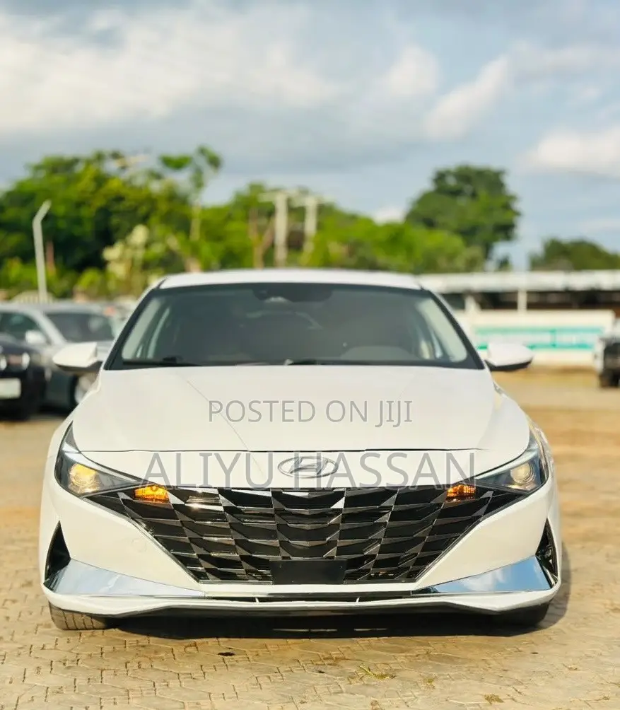 Hyundai Elantra 2023 White