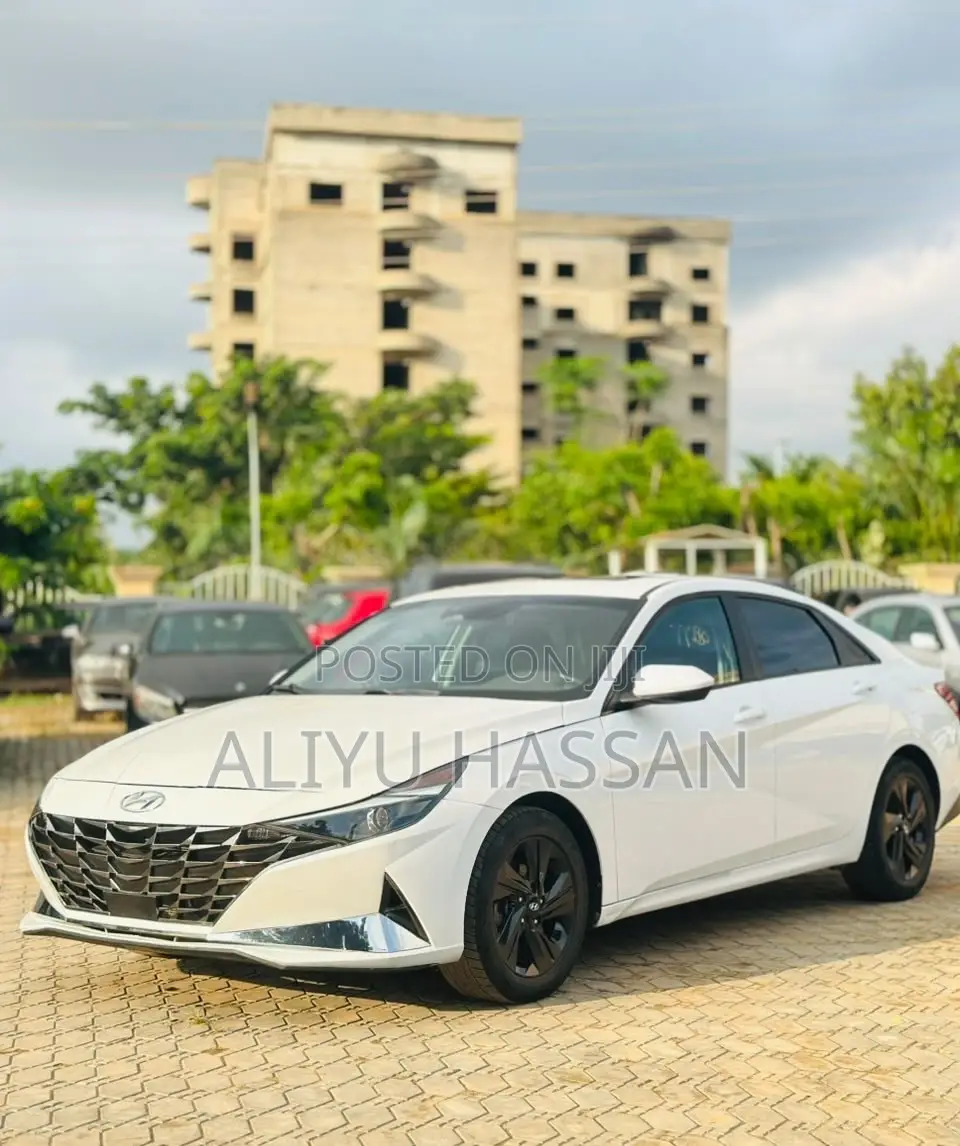 Hyundai Elantra 2023 White