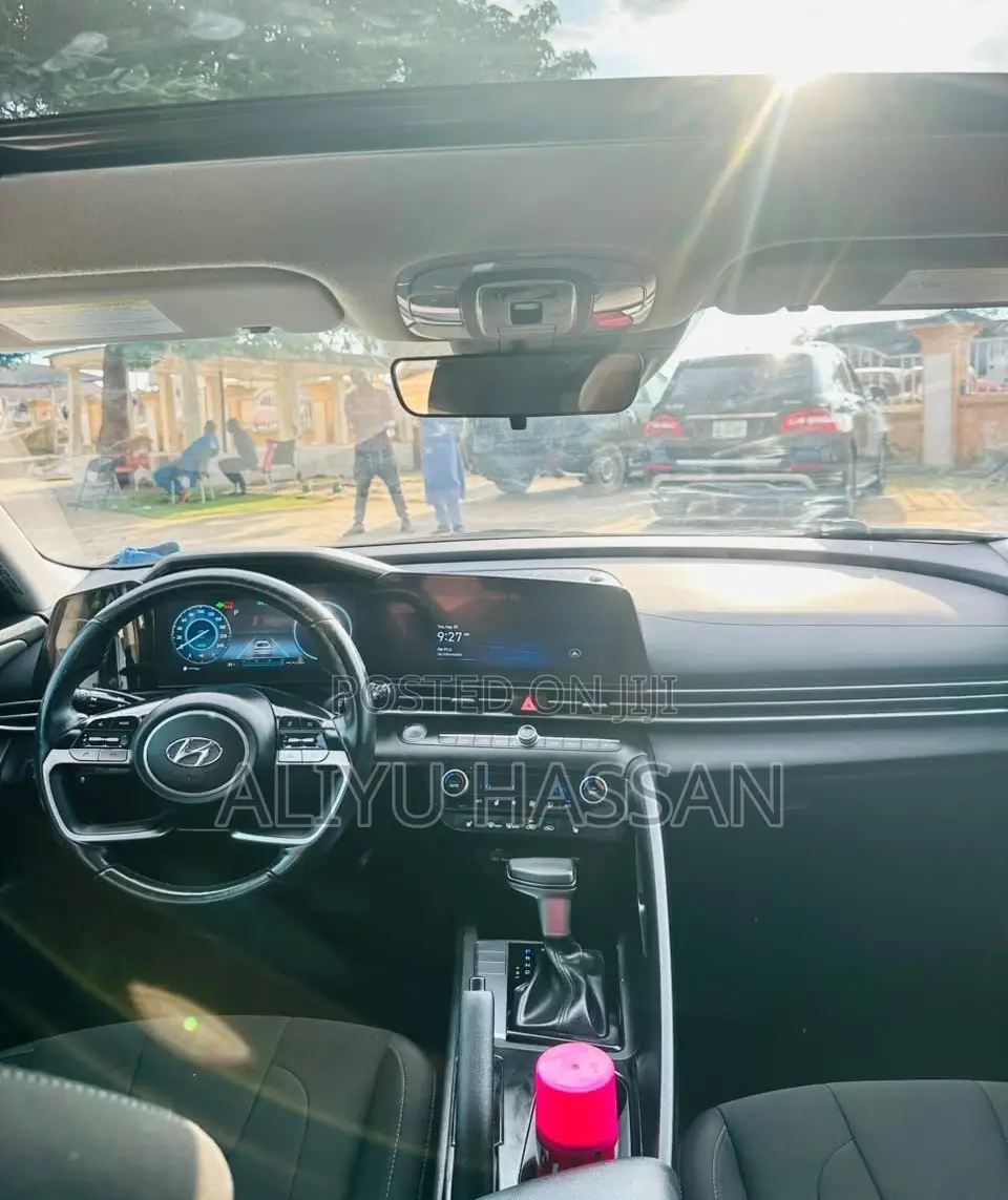 Hyundai Elantra 2023 White
