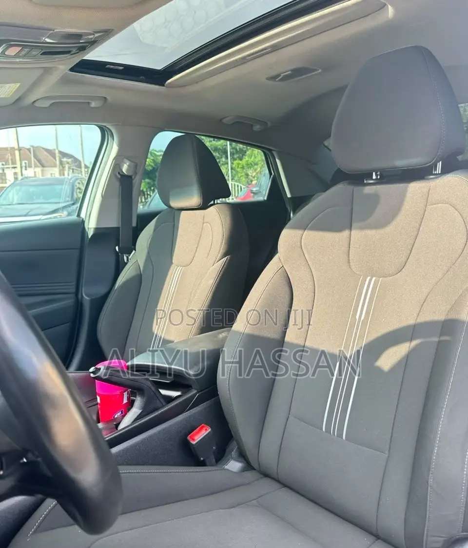 Hyundai Elantra 2023 White