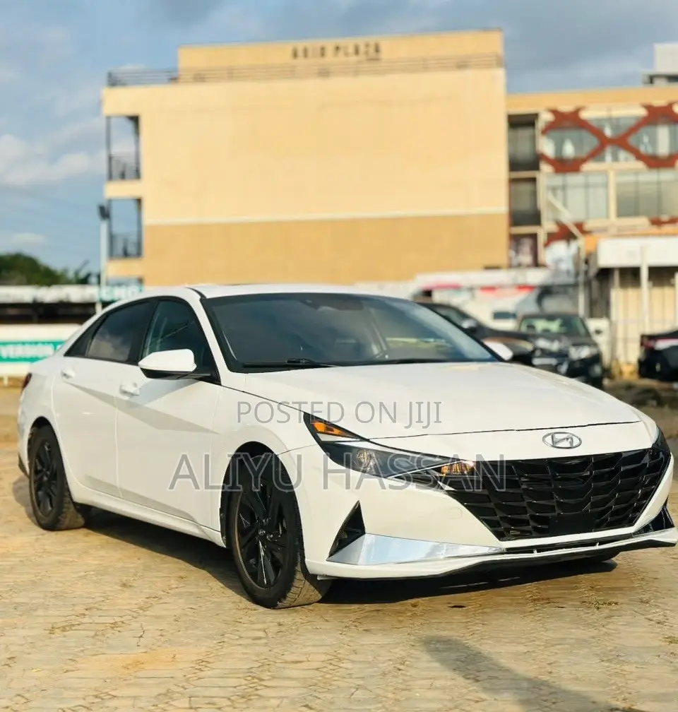 Hyundai Elantra 2023 White