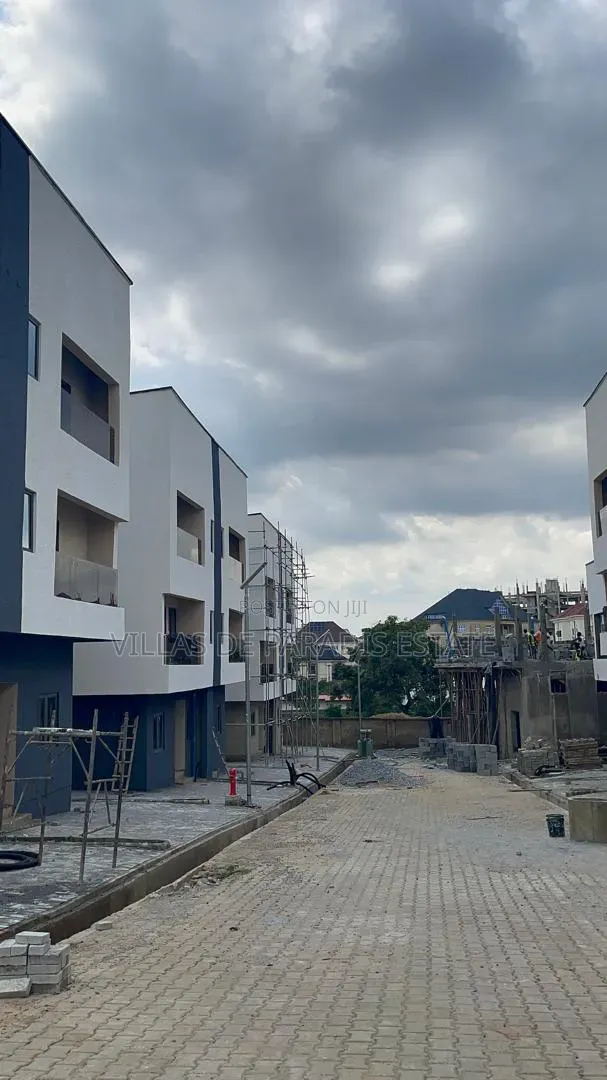 5bdrm Duplex in Villas De Paradis, Durumi for sale